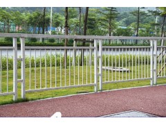 龙岗人行道白色栏杆 惠州马路甲型护栏 道路分隔栏定制图3