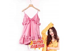 温碧霞IRENENA服装品牌防走光打底连体外穿薄款花边吊带图3