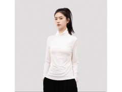 温碧霞代言IRENENA服装品牌轻薄修身打底衫白色长袖内衣图3