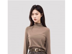 温碧霞代言IRENENA服装品牌春秋长袖打底衫纯色修身圆领衫图1