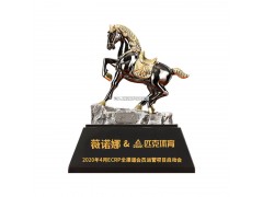 创意骏马奖杯定做定做水晶奖杯企业优秀员工颁奖骑马比赛奖杯批发图3